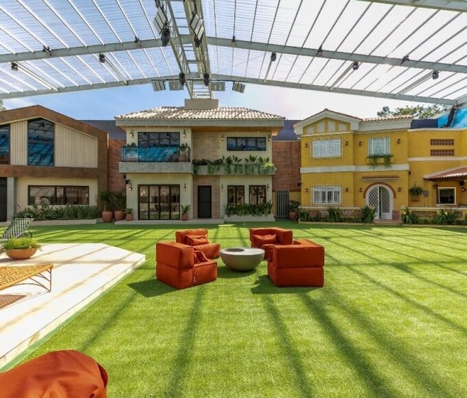 Vista aérea das três casas do reality Casa do Patrão: Patrão, Trampo e Convivência