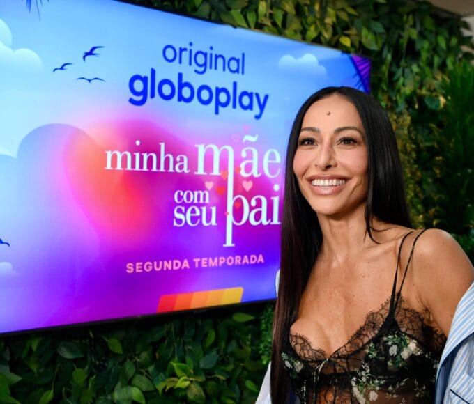 Sabrina Sato apresenta a segunda temporada de Minha Mãe com Seu Pai no Globoplay
