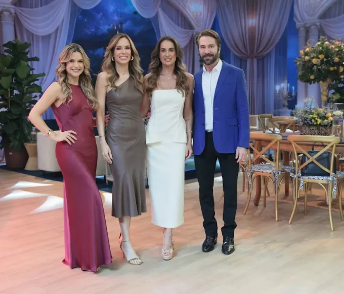 Beca Milano, Ana Furtado, Mari Dedivitis e Lucas Anderi no estudio da 5a temporada da Fabrica de Casamentos do SBT