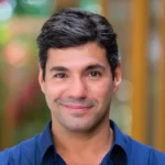 Felipe Bronze, chef e apresentador do reality No Fogo com Bronze do GNT