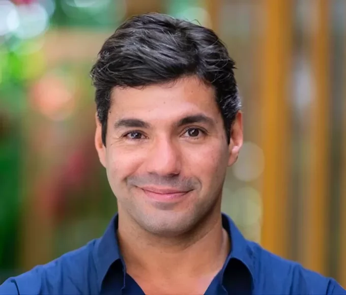 Felipe Bronze, chef e apresentador do reality No Fogo com Bronze do GNT