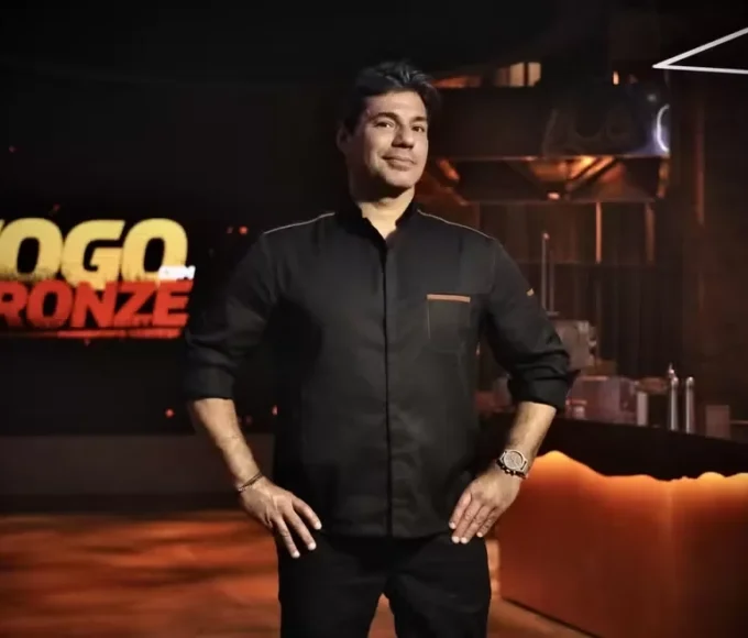 Felipe Bronze em foto de divulgação do No Fogo com Bronze, reality do GNT
