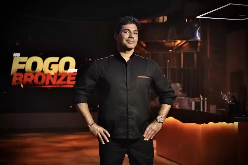 Felipe Bronze em foto de divulgação do No Fogo com Bronze, reality do GNT